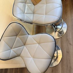 Set of 2 swivel bar stools.