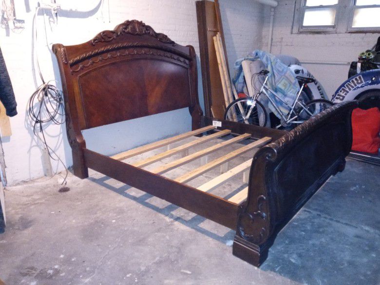 Beautiful Strong Vintage King Bed Frame. Excellent Condition