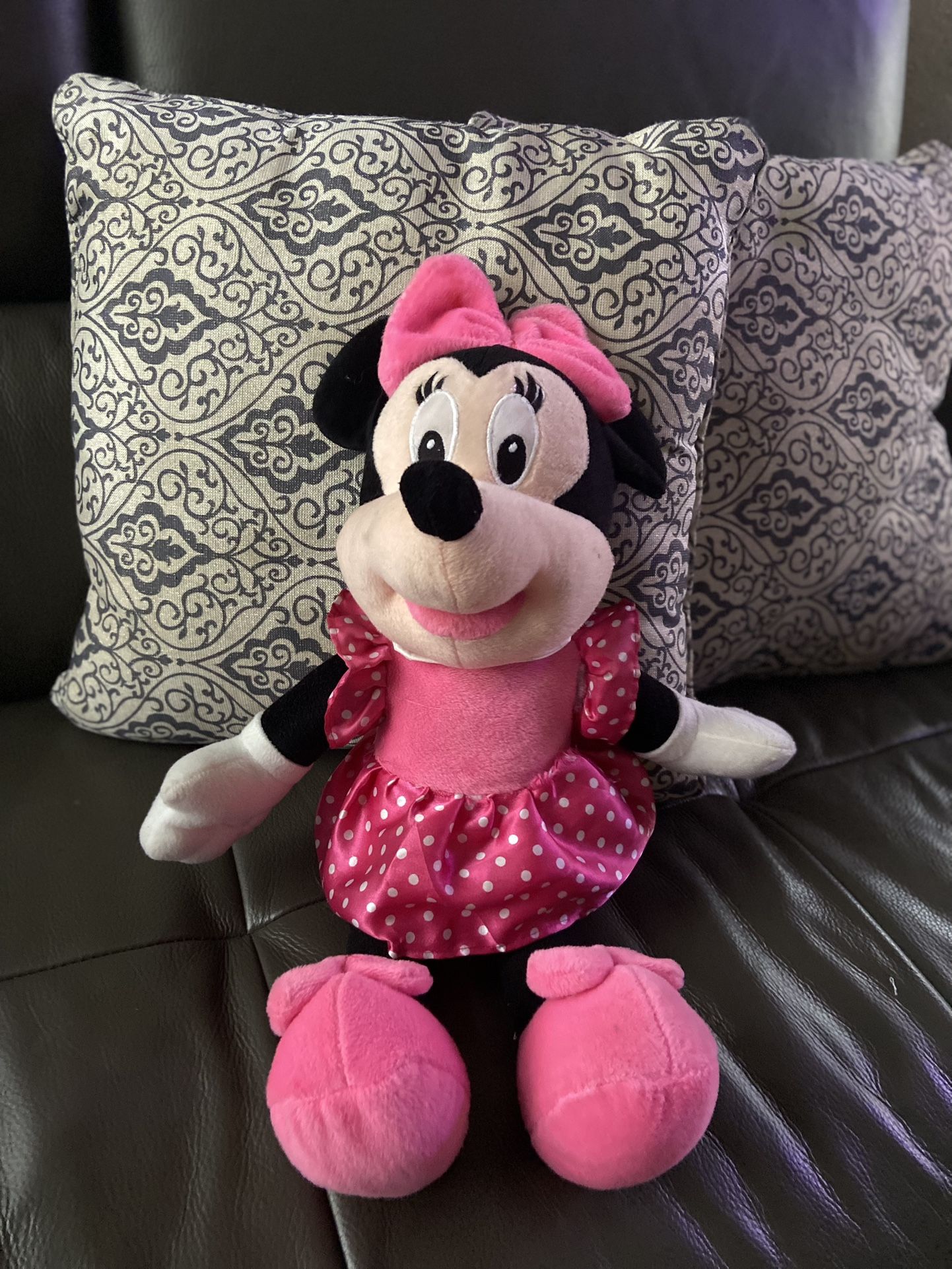 Minnie mouse plushie