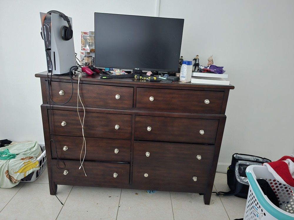 Dresser