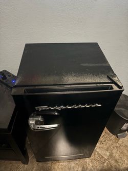 Frigidaire mini fridge