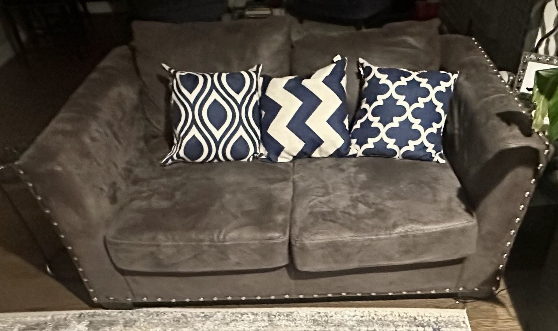 LOVESEAT FOR SALE!