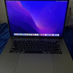 2017 MacBook Pro 15.4" (256GB SSD, Intel Core i7 8th Gen., 2.80 GHz, 16GB, Model A1707.   In Excellent Working And Cosmetic Condition other than norma