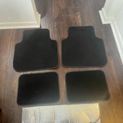 Car Mats And Windshield Cover 