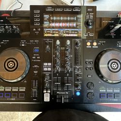 Pioneer XDJ-RR Controller & Samson 15” 2-way Active Speakers