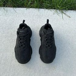 Balenciaga  T Size 9