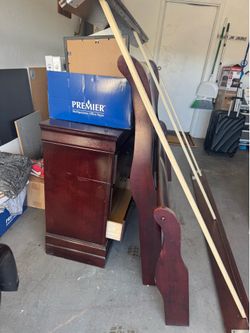 Bedroom Set (Bed & Dresser)