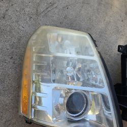 2008 Escalde Headlights