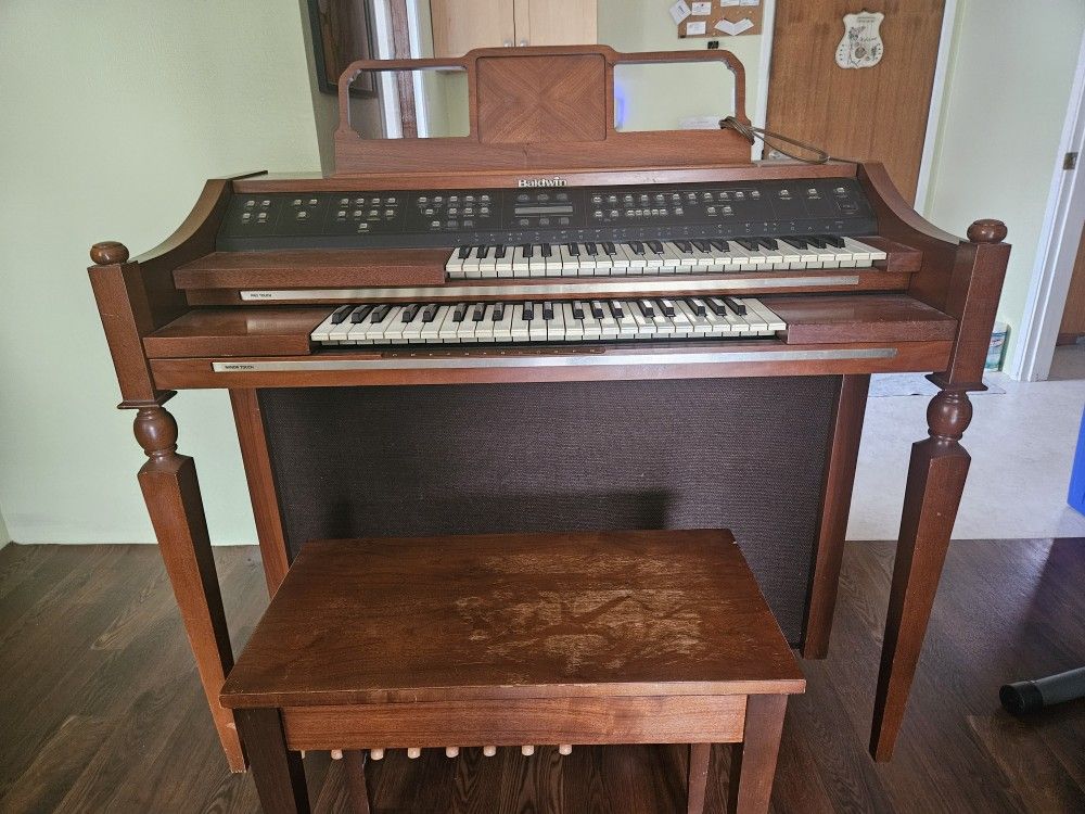 Baldwin Electric Organ Model MXC2100