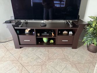 TV CONSOLE TABLE