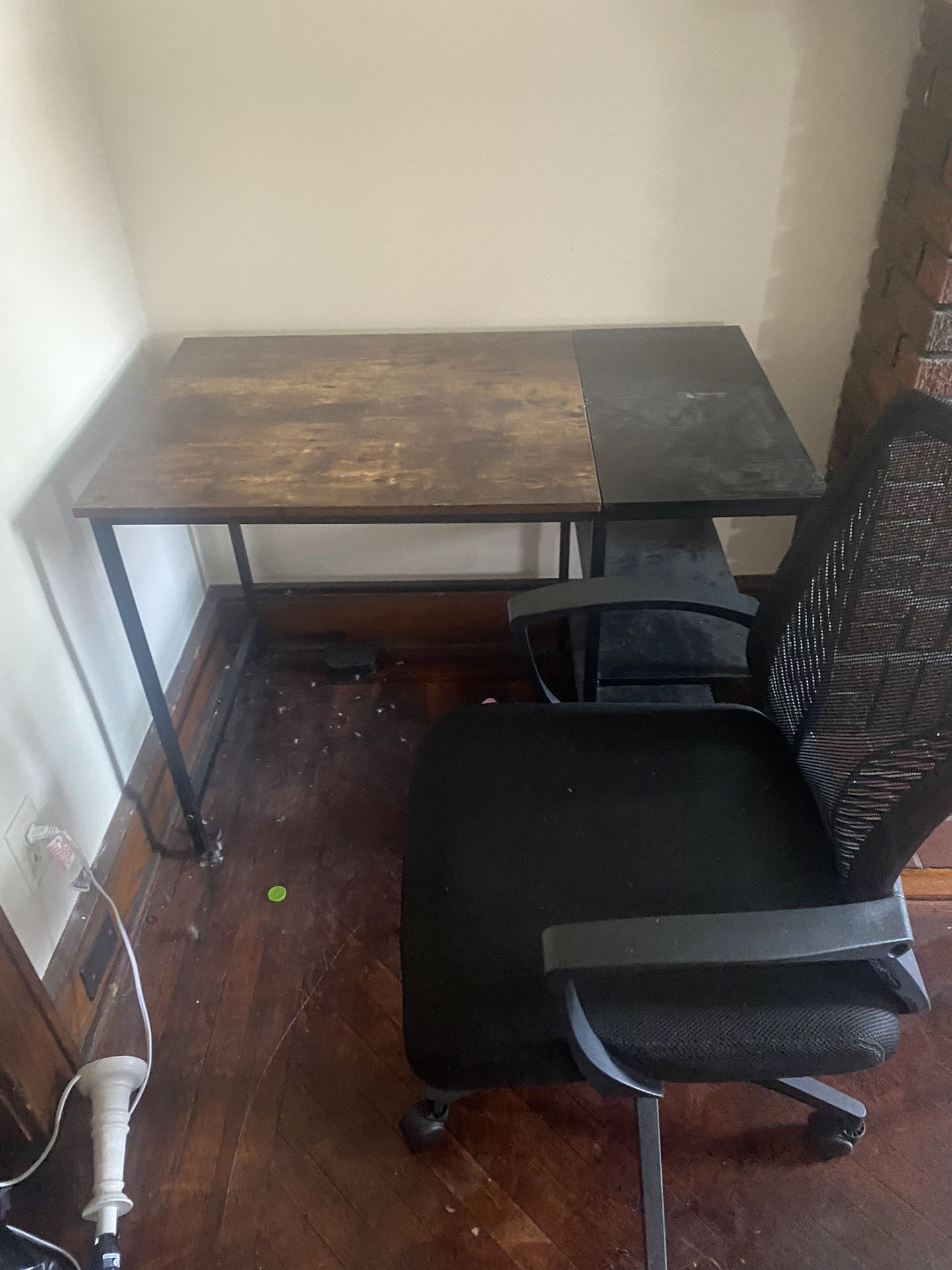 Chic Computer Desk And Chair 