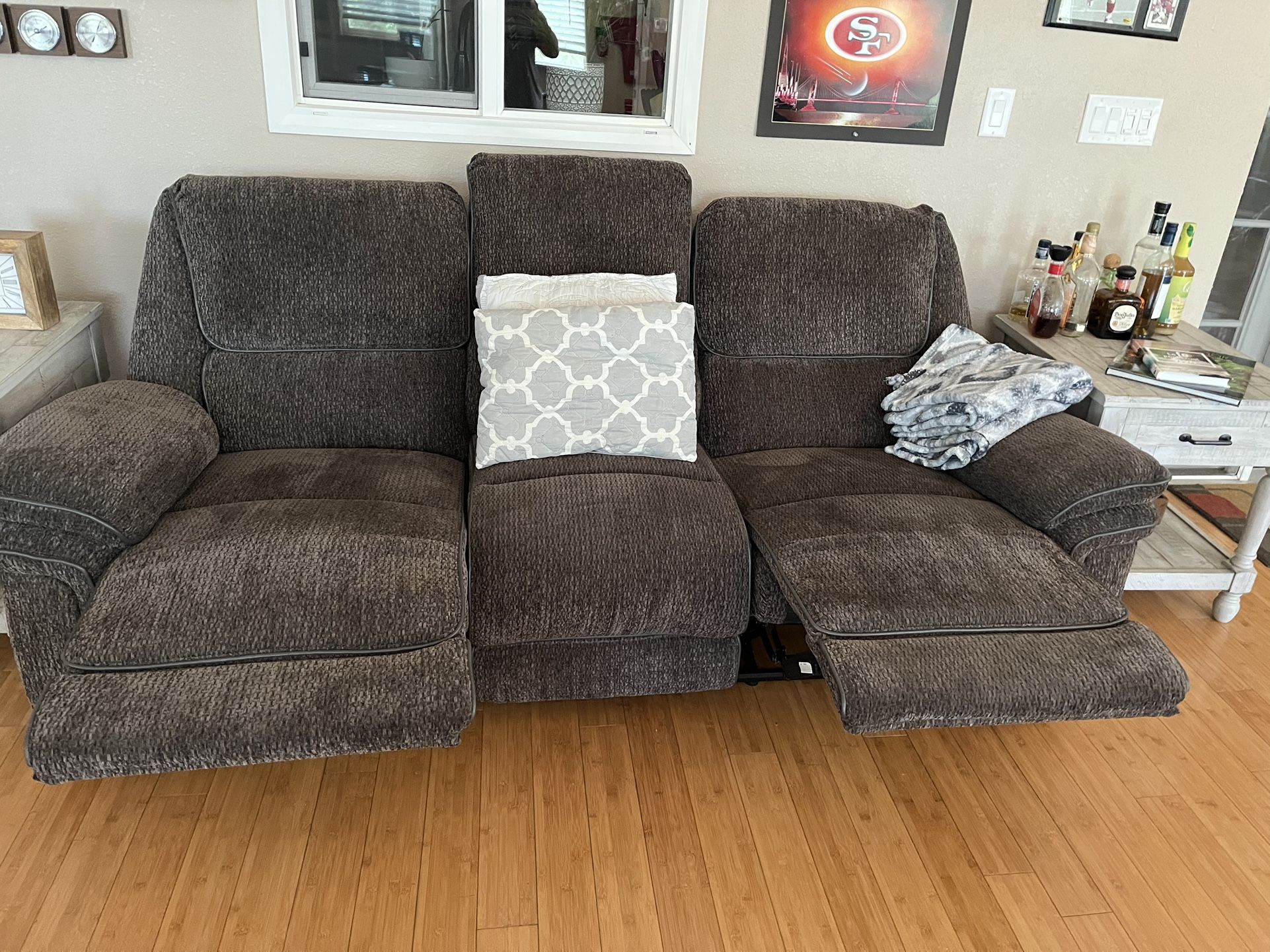 3 Piece Sofa Set/recliners