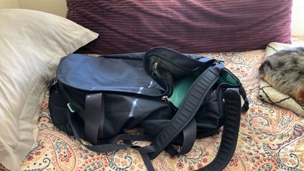 Duffle bag hug can fit much clothes