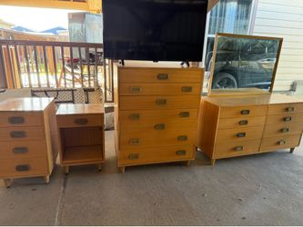 Dresser set