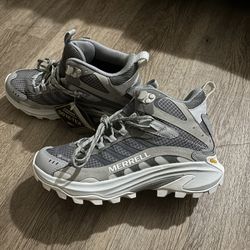 WOMENS MERRELL HIKING BOOT 