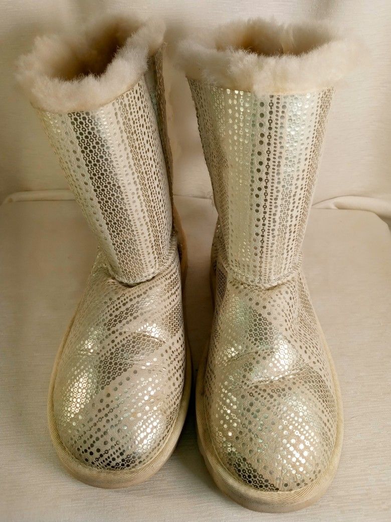 UGG Australia K BAILEY BOW HOLIDAY Boot Leather/Sheepskin White/Silver~ Size 6