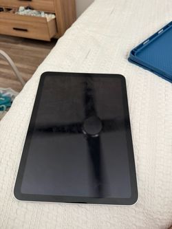 iPad WiFi 128gb silver A16 with case