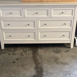 Girls Dresser With Mirror 