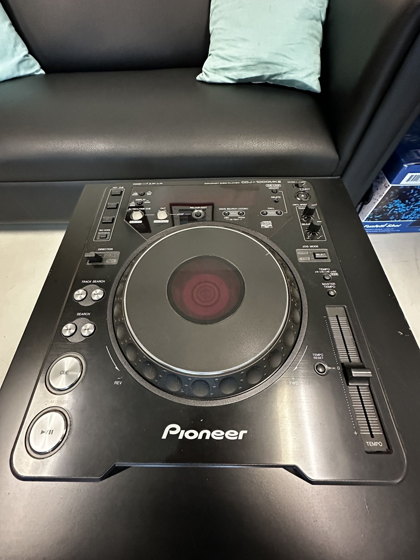 Pioneer CDJ 1000 MK2 + Behringer DJX 750 - Tech House Mix April