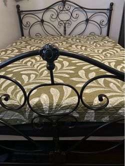 Rosendale Queen Standard Bed