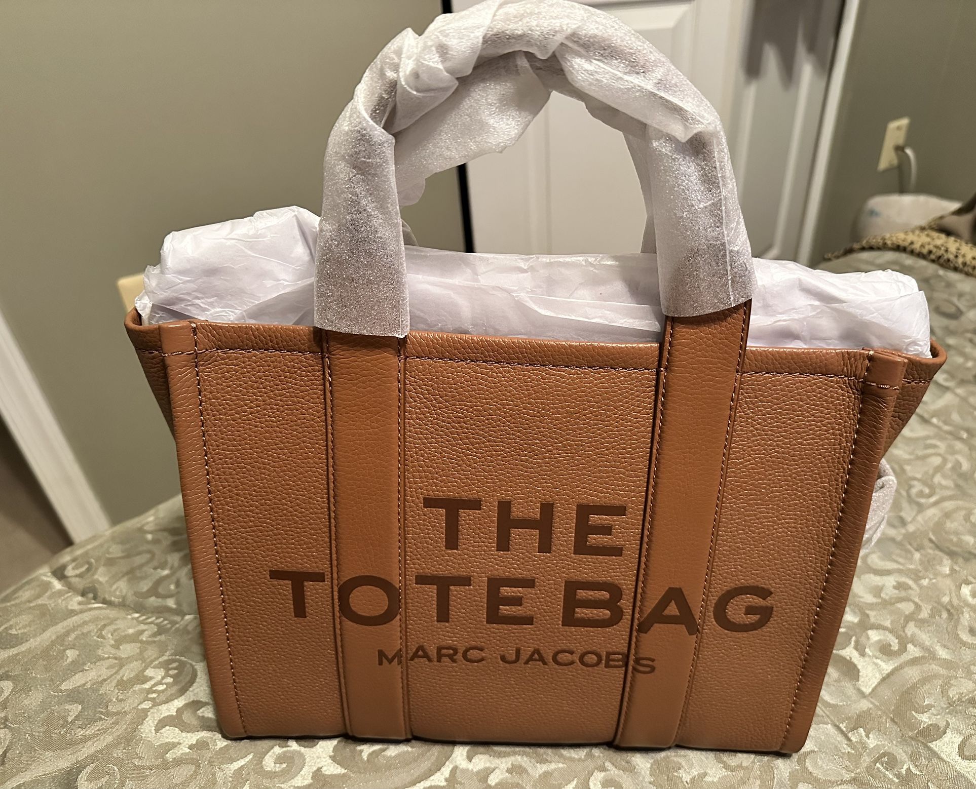 BRAND NEW MEDIUM MARC JACOBS TOTE BAG