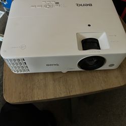 BenQ TH685i | 1080p Gaming Projector