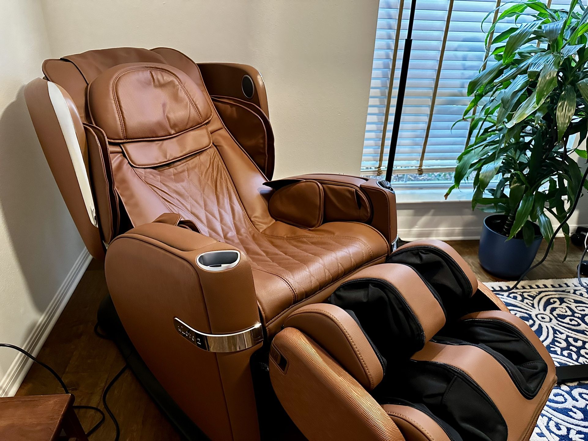 Luxury Massage Chair OSIM uLove 2 AI Powered Massage Chair – Like New Austin TX