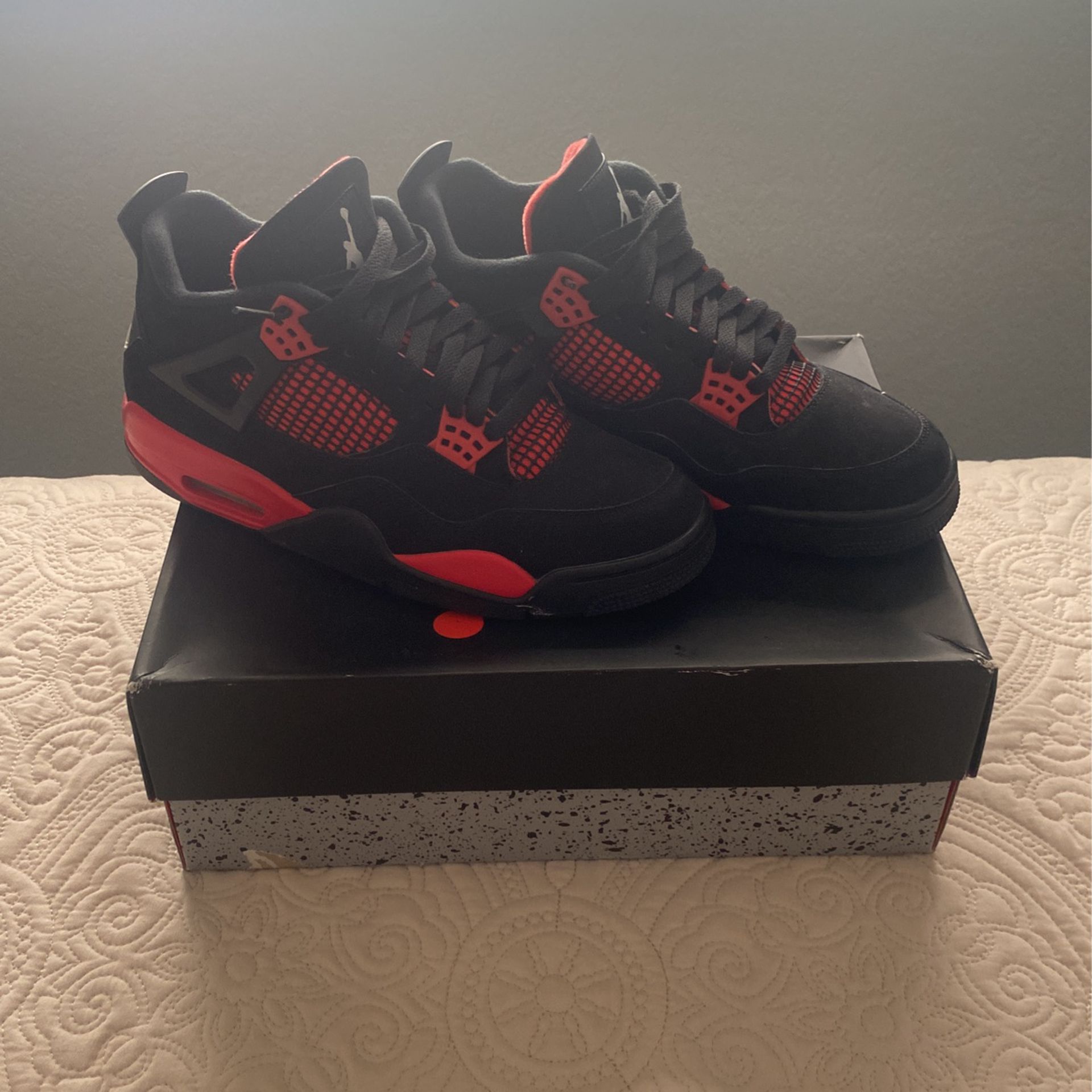 Jordan 4 Red Thunders Size 9.5