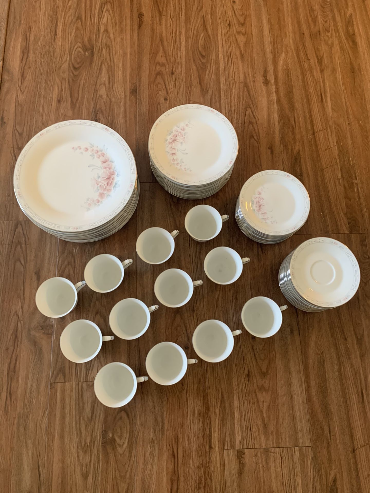 Noritake Japan 3330 Carthage Lot Setting For 11