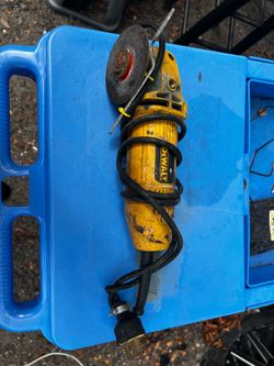 DEWALT DW400 Type 2 angle grinder, a 4½-inch corded power tool designed for heavy-duty grinding and cutting