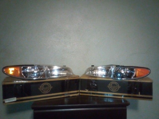 Headlights  Pontiac Grand Prix 97 - 03