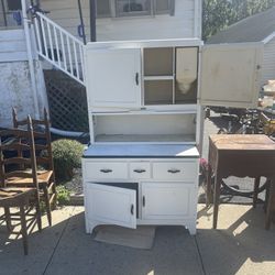 Seller Hoosier Cabinet With Flour Sifter