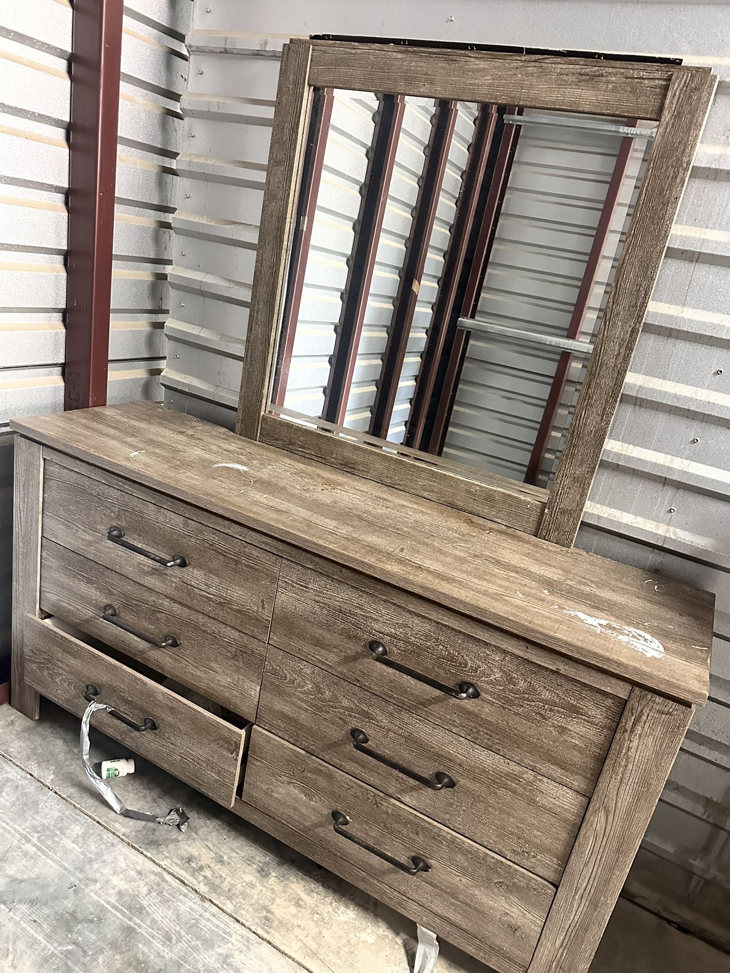 Dresser With Mirror