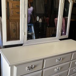 8 drawers white dresser with mirror L64”*D18”*H35”(address in description)