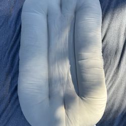Snuggle Me Lounger + 2 Muslin Covers