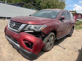 2017 Nissan Pathfinder 3.5L 2wd For Parts
