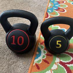 Sold together 10 and 5 pound kettle bells never used them