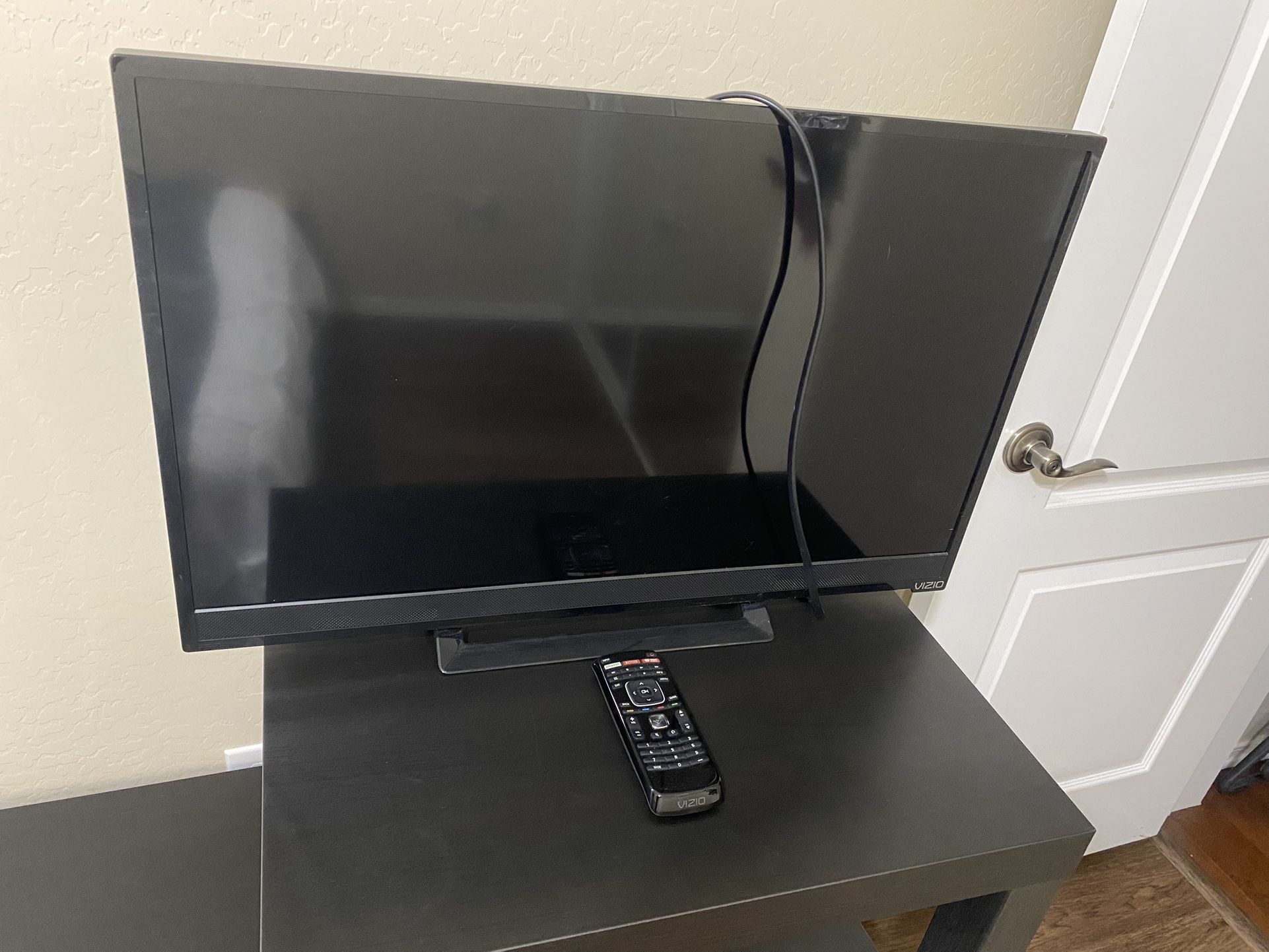 Vizio E28h-C1 Smart TV 28”