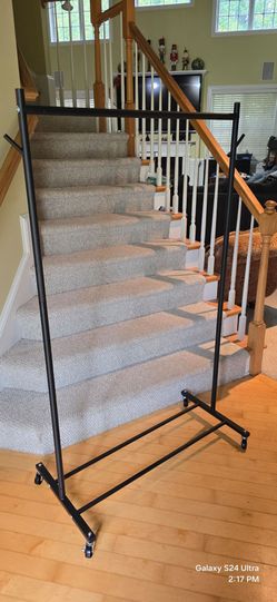 Clothing rack ***NEW***