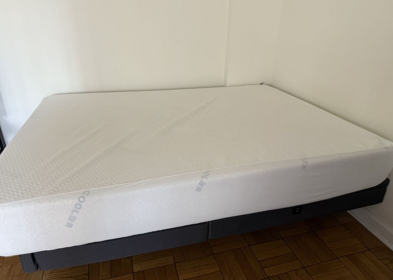massage bed in excellent condition, all wires, remote control available. plus we'll give away the mattress