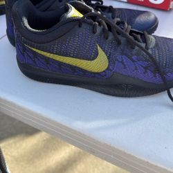 Memo Nike Shoes 8.5 $55