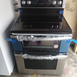 Whirlpool Electric Stove Double Oven Convection New 🆕 Scratch And Dent Never Used 