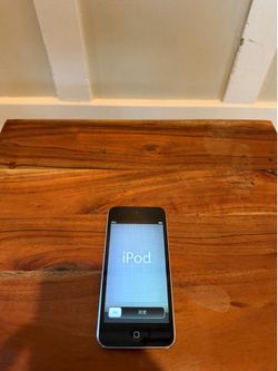 Apple iPod Touch 5th Generation – Used – Works Great