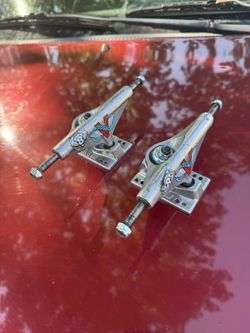 Eric koston venture trucks 8.0 Bones bearings (like new) T-tool