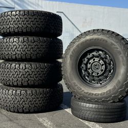 (5) Jeep Wheels & Tires 17”  Black Rhino & Bfgoodrich 