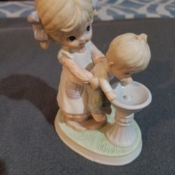 Girl And Little Boy At Water Fountain Figurine 