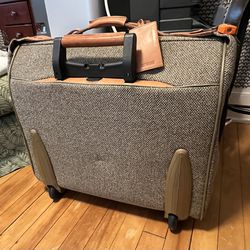 Hartmann Tweed and Leather Suitcase Luggage Travel Bag on Wheels