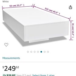 Like New Luxury Coffee Table (Glossy Surface)