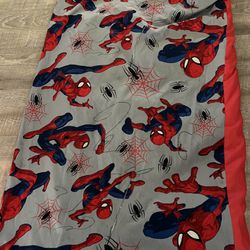 Spider-Man Blanket  Medium Size Slightly Stain But Can Be Washed None Pets Or Smoke Good Condition 