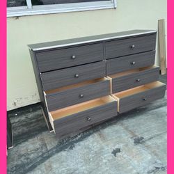 8 drawers dresser / Eight drawers dresser